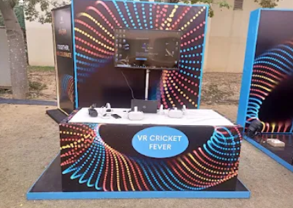 Virtual Reality (VR)